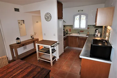 Accogliente casa vacanze ad Arles con piscina