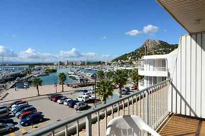 Nàutic Apartments in Estartit near water...