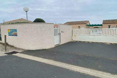 Pavillon mit Pool 300 m vom Strand entfernt