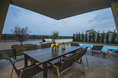 Moderne Villa mit beheiztem Pool