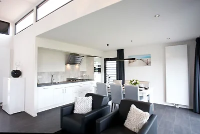 Luxurious house with a gas fireplace