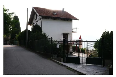 Ferienhaus in Ghiffa mit Schwimmbecken