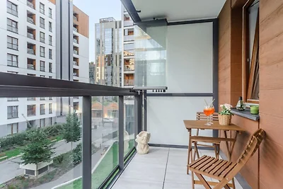 Warschauer Wohnung mit ruhiger Loggia