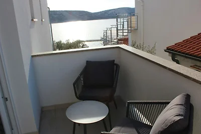 Appartement met zeezicht in Stara Novalja