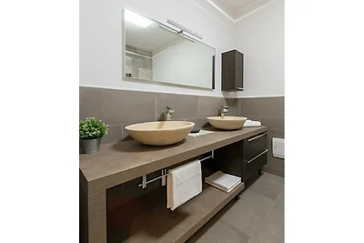 Ferienwohnung in Salò mit Schwimmbecken
