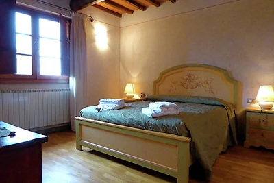 Ferienhaus in Montecarelli mit Swimmingpool