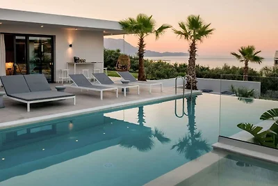 Villa in Kissamos mit Schwimmbecken