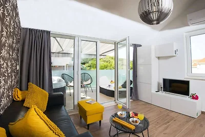 Apartment Velvet - Studio Apartment with Hot...