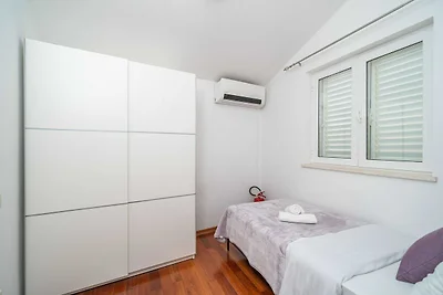 Apartments Isabora - Comfort Three-Bedroom Ap...