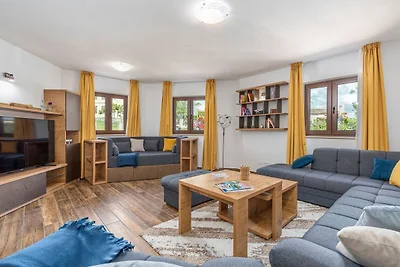 Stilvolles Ferienhaus in Brtonigla mit Pool
