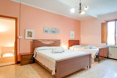 Ruhiges Ferienhaus in Chianni mit Garten