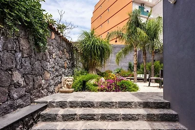 Leone Apartment with Garden