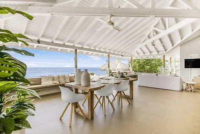 Pool und Whirlpool in einer Villa auf Coral...