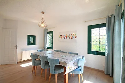 Huis met grote tuin en privézwembad