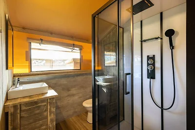 Tenda safari con bagno, in un parco vacanze v...