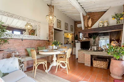 Charmantes Ferienhaus in Uzzano mit Garten