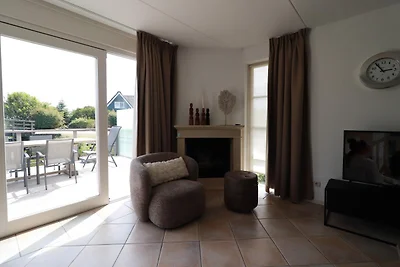 Stilvolle Villa am Wasser mit Sauna