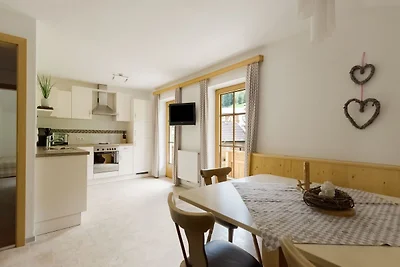 Schöne Wohnung in Hainzenberg neben Wald