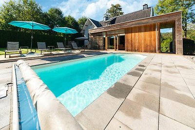 Modernes Ferienhaus in Spa mit Swimmingpool