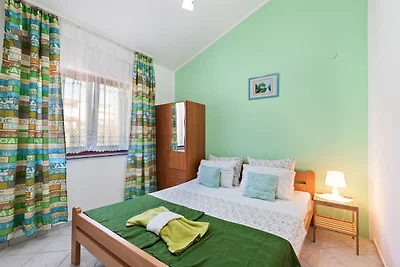 Schöne Ferienwohnung in Jasenice in Meernähe
