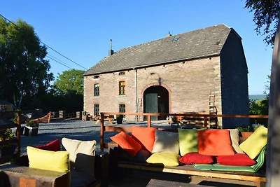 Geräumiges Bauernhaus in Jevigne mit Sauna