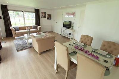 Chalet moderno con giardino, terrazza