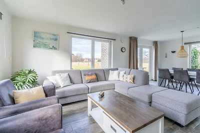 Charmante Villa am Wasser mit Sonnendusche