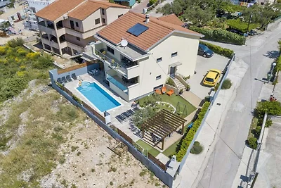 Two Bedroom apartment with Terrace (Cvita)