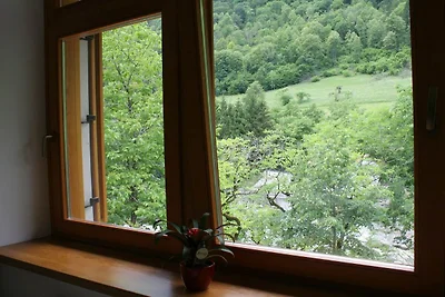 Riverside Rustic Ridge Apartments with Balcon...