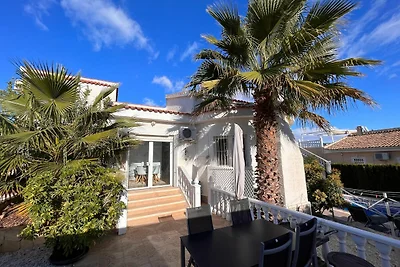 Bella villa con terrazza e piscina