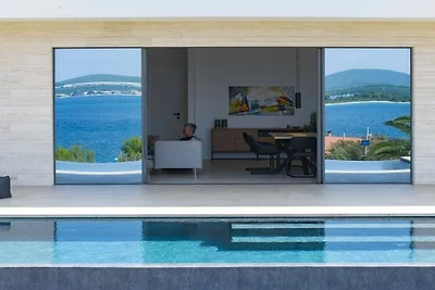 Villa in Tkon mit Schwimmbecken
