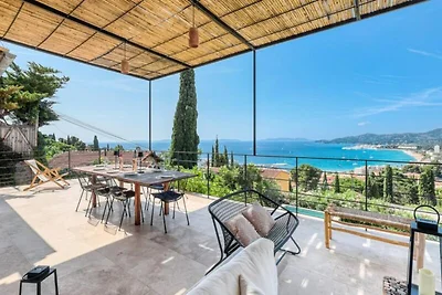 Villa in Le Lavandou mit Pool und Meerblick