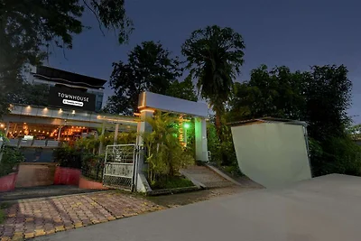 Townhouse Balewadi Stadium Hotel Sarovar