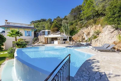 Prächtige Villa mit Meerblick für eine Gruppe