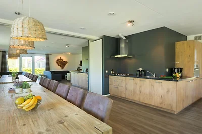 Luxuriöse Villa mit 6 Bädern in einem...
