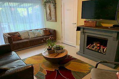 Villa mit Wellnesswanne, Sauna und Garten
