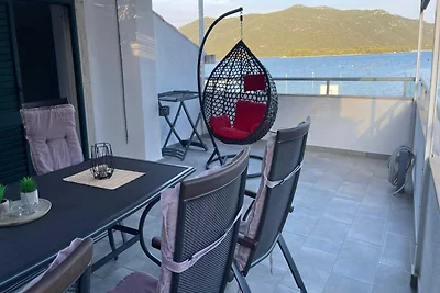 Four Bedroom Holiday Home with Sea View