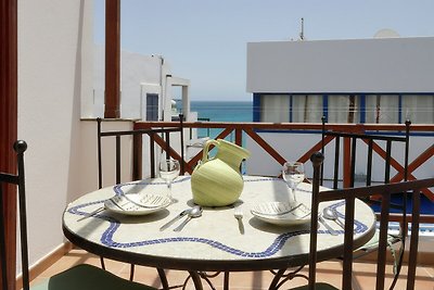 Ruim appartement in Playa Blanca met terras