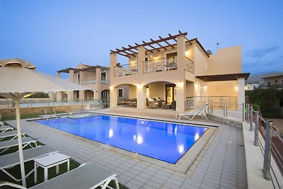 Villa in Rethymno am Strand mit Pool
