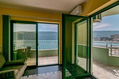 Amor Residence - One Bedroom Apartment with T...