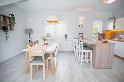 Schönes Ferienhaus in Lovinac mit Garten