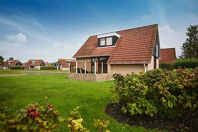 Ferienhaus mit zwei Badezimmern in Zeeland