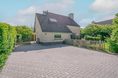 Charmante Villa mit Sauna in der Nähe von De...