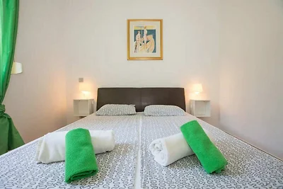 City Holiday Apartment - One Bedroom Apartmen...