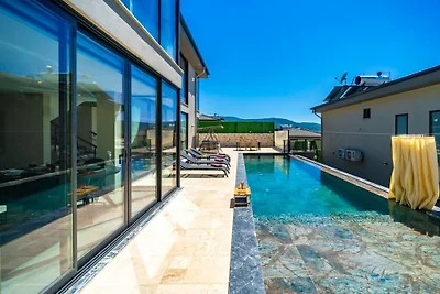 Villa in Kalkan mit Schwimmbecken