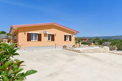 Villa mit Privatpool in Floridia