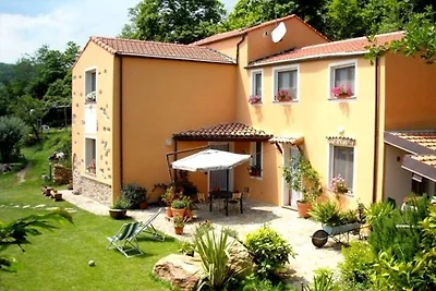 Suggestivo appartamento a Vezzi Portio con gi...