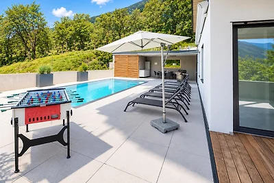 Villa in Tirol mit Pool