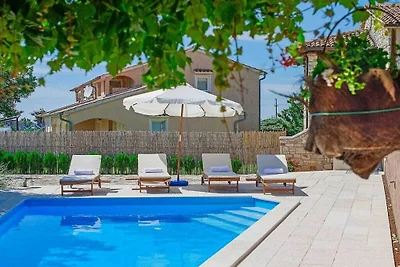 Vakantiehuis in Barbići met zwembad