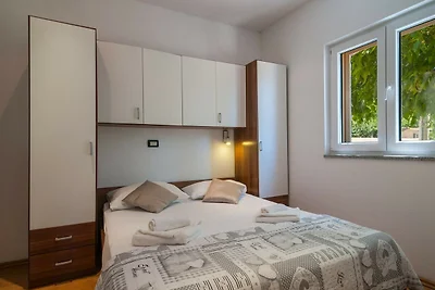 Villa Homeland - Five-Bedroom Home